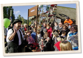 Flohzirkus aus Hamburg auf dem Historischen Jahrmarkt