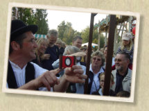 Flohzirkus Freddy in Hamburg auf historischen Jahrmarkt