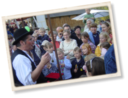 Flohzirkus Freddy in Hamburg auf historischen Jahrmarkt